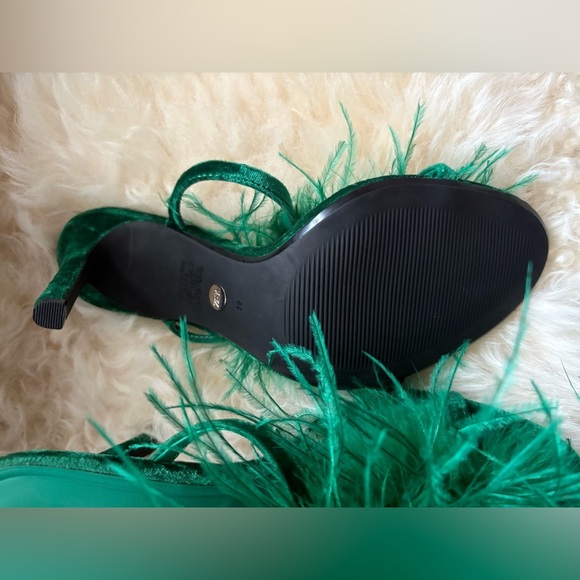 Zara velvet  Green Feathered Women's Heels NWOT - Picture 6 of 6
